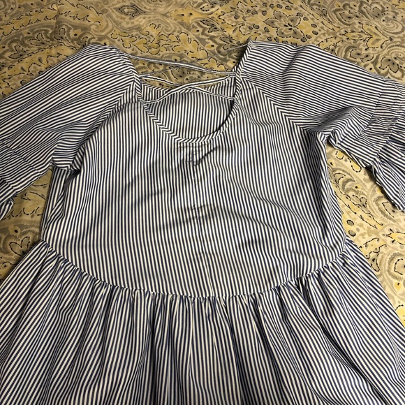 Cute blue/white striped top - Picture 2 of 5